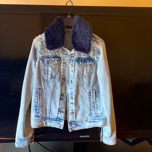 Jeans jacket embellished with beads.